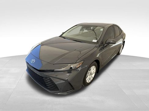 Used 2025 Toyota Camry LE w/ Convenience Package FWD image 9