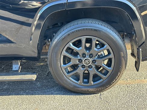 Used 2024 Toyota Sequoia Platinum image 10