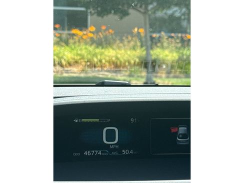 Used 2021 Toyota Prius LE FWD image 7