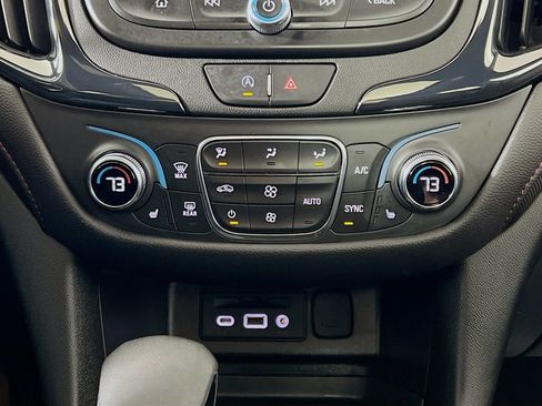 Used 2022 Chevrolet Equinox RS w/ RS Leather Package image 16