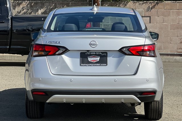 Used 2025 Nissan Versa SV FWD image 7