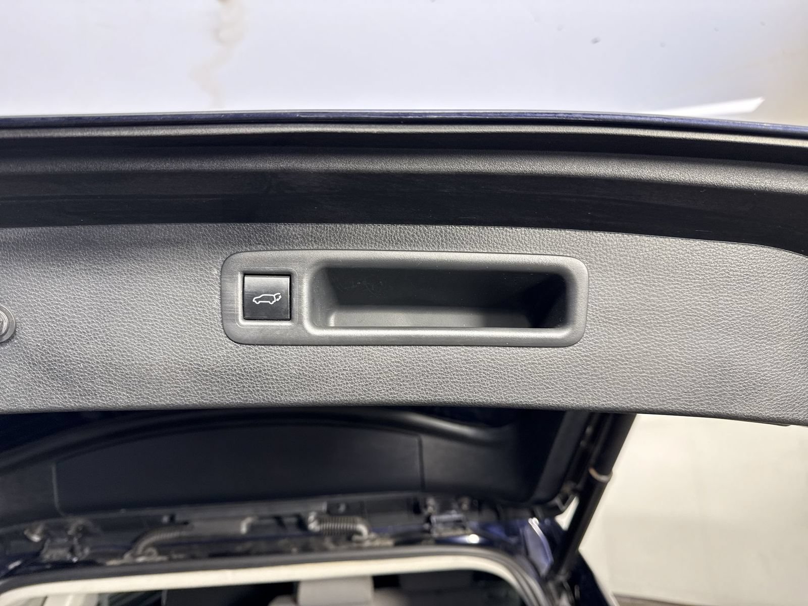Used 2023 Toyota Highlander LE FWD image 35