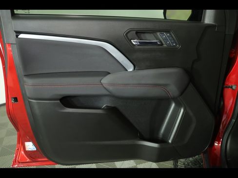 Used 2024 Chevrolet Colorado Z71 w/ Z71 Convenience Package 2 image 25