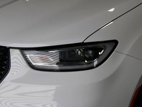 Used 2025 Chrysler Pacifica Limited FWD image 2