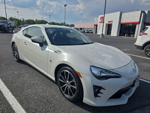 Used 2019 Toyota 86 RWD image 2