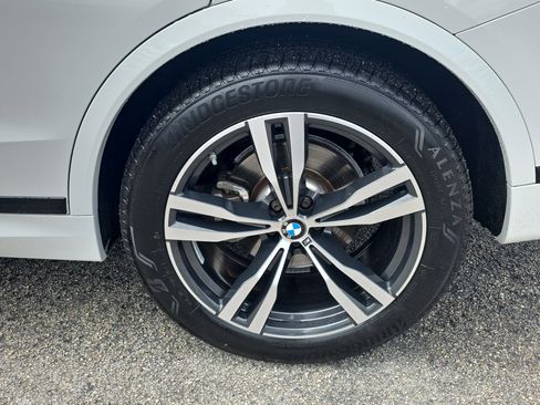 Used 2023 BMW X7 xDrive40i w/ M Sport Package AWD/4WD image 13