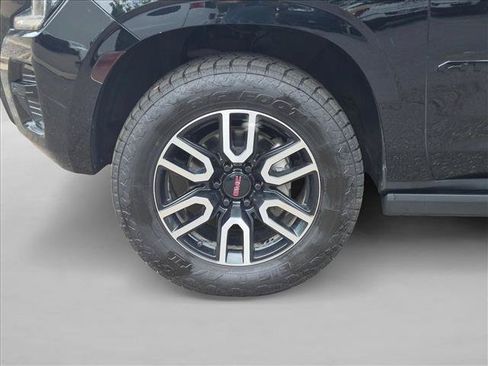 Used 2024 GMC Yukon XL AT4 w/ Technology Package AWD/4WD image 8