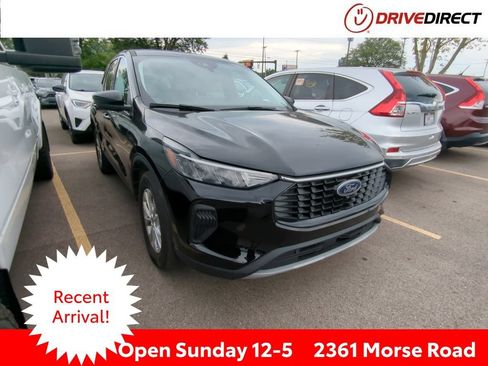 Used 2023 Ford Escape Active w/ Tech Pack #2 AWD/4WD image 1
