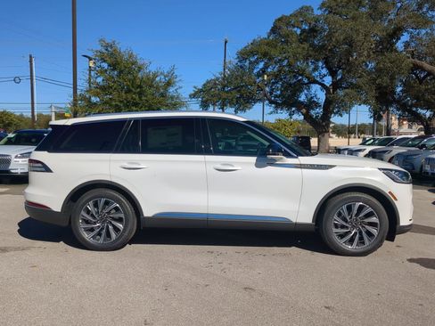 New 2026 Lincoln Aviator 2WD image 2