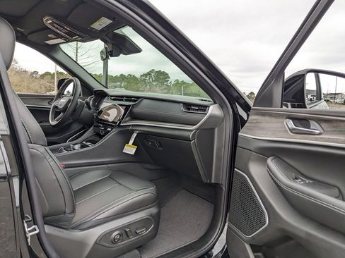 New 2026 Jeep Grand Cherokee Limited image 37