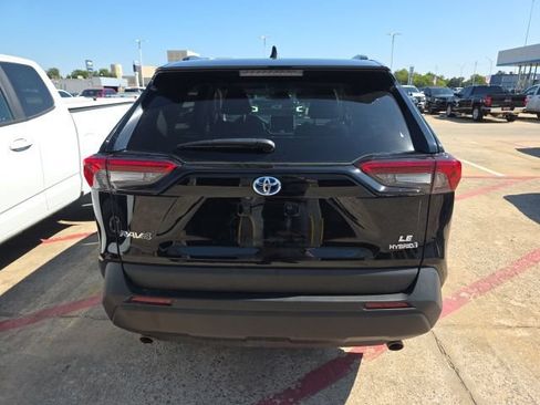 Used 2024 Toyota RAV4 LE AWD/4WD image 4