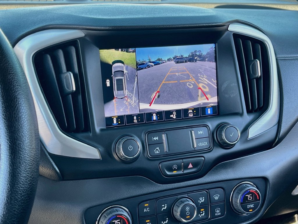 Used 2022 GMC Terrain SLT w/ Tech Package FWD image 13