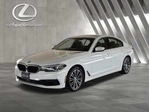 Used 2020 BMW 540i w/ Premium Package RWD image 3
