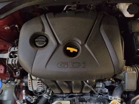 Used 2018 Hyundai Elantra GT FWD image 30