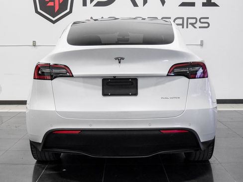 Used 2022 Tesla Model Y Long Range image 13
