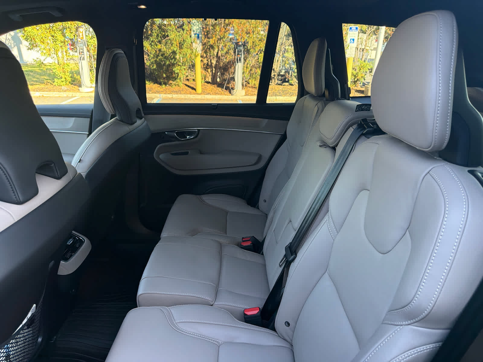 Used 2027 Volvo XC90 B6 Ultra AWD/4WD image 18