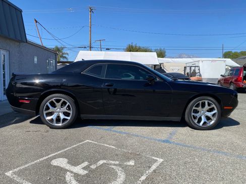 Used 2016 Dodge Challenger SXT Plus image 8