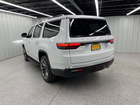 Used 2024 Jeep Wagoneer Series II w/ Convenience Group I image 4