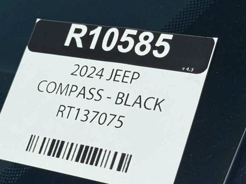 Used 2024 Jeep Compass Trailhawk AWD/4WD image 31