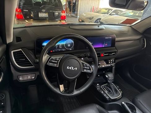 Certified 2025 Kia Seltos EX FWD image 7