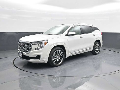 Used 2024 GMC Terrain Denali w/ Denali Premium Package image 4