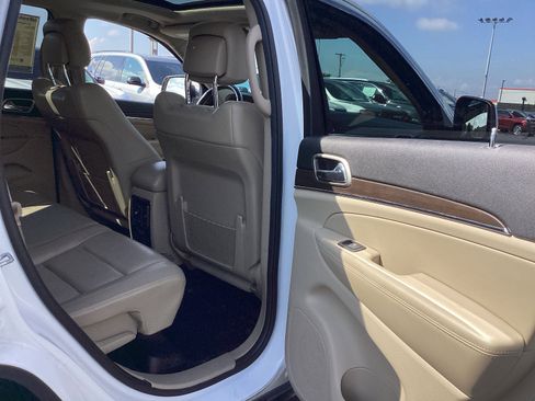 Used 2017 Jeep Grand Cherokee Limited image 31