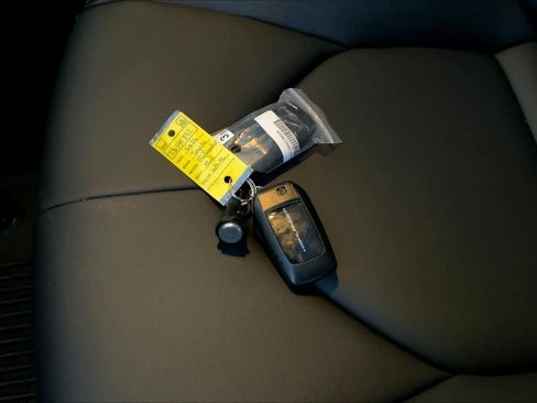 Used 2026 Toyota Highlander XLE image 14