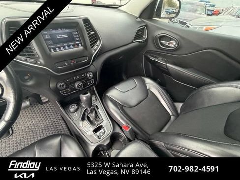 Used 2019 Jeep Cherokee Latitude Plus AWD/4WD image 12