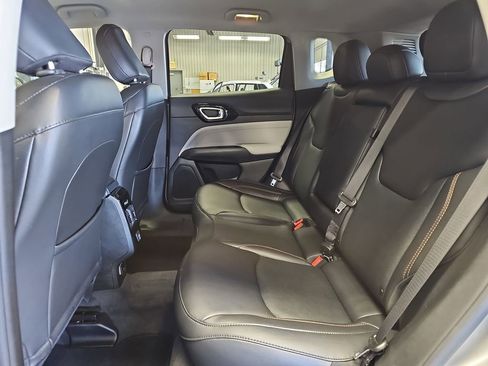 Used 2022 Jeep Compass Limited image 13