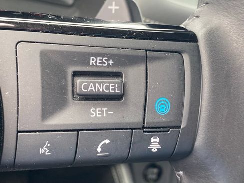 Used 2024 Nissan Rogue Platinum FWD image 28