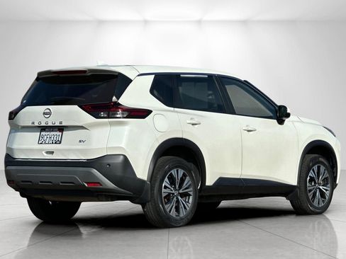 Used 2023 Nissan Rogue SV image 3