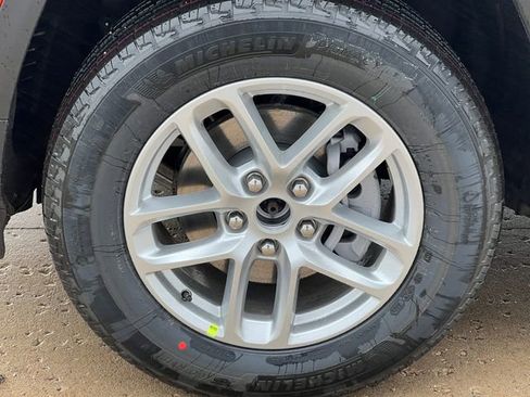 New 2026 Jeep Grand Cherokee Laredo AWD/4WD image 6