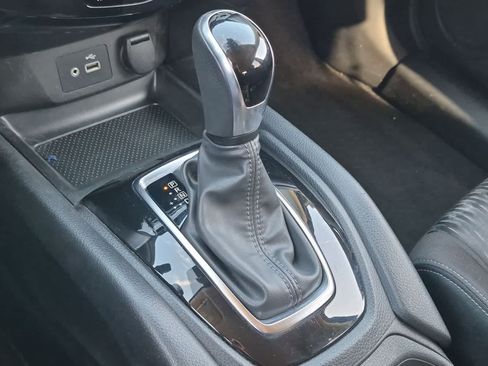 Used 2020 Nissan Rogue SV FWD image 29