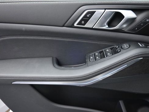 New 2025 BMW X5 xDrive40i w/ Parking Assistance Package image 10