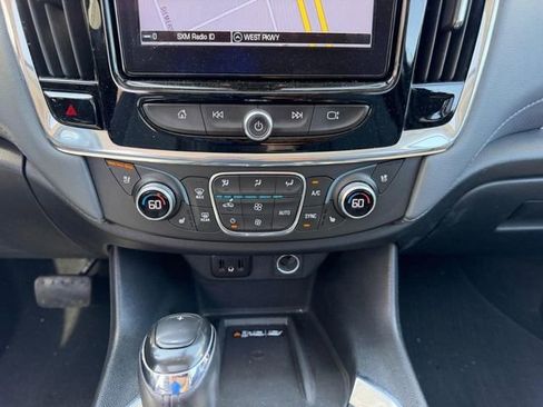 Used 2018 Chevrolet Traverse Premier w/ Driver Confidence II Package FWD image 18