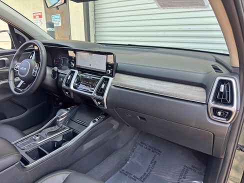 Used 2022 Kia Sorento S AWD/4WD image 13