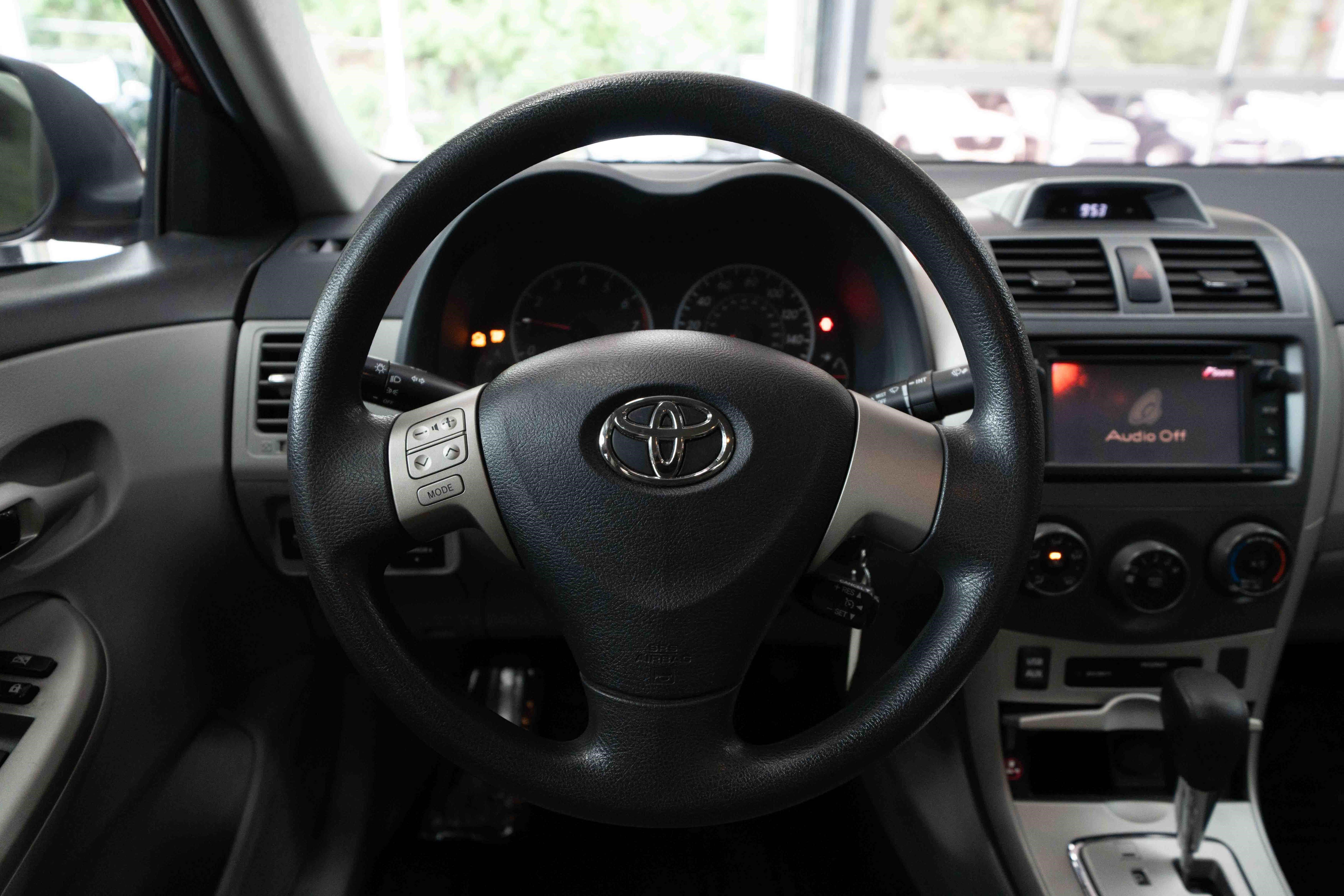 Used 2013 Toyota Corolla LE FWD image 21