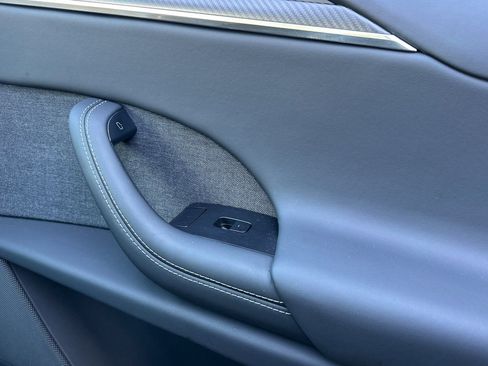 Used 2022 Tesla Model X Plaid image 21