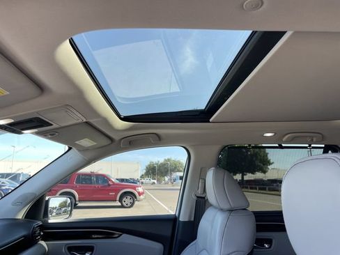 Certified 2025 Honda Pilot Touring image 24