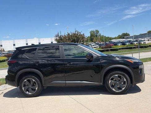 Used 2024 Nissan Rogue SV AWD/4WD image 15