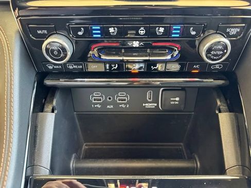 Used 2024 Jeep Grand Cherokee Summit AWD/4WD image 24