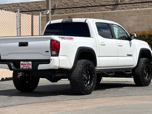Used 2019 Toyota Tacoma TRD Off-Road w/ Technology Package AWD/4WD image 4