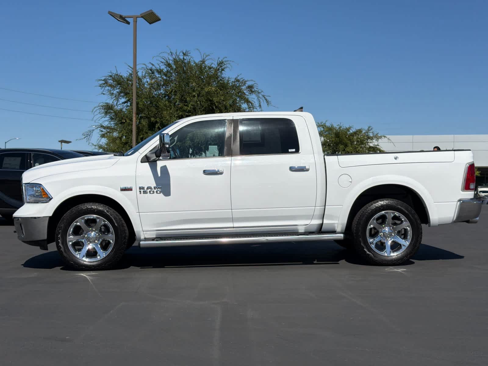 Used 2015 RAM 1500 Laramie AWD/4WD image 9