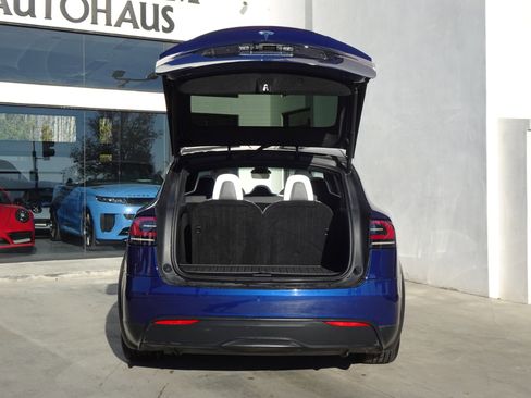 Used 2023 Tesla Model X image 8