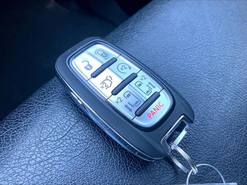 Used 2020 Chrysler Pacifica Touring w/ S Appearance Package FWD image 14
