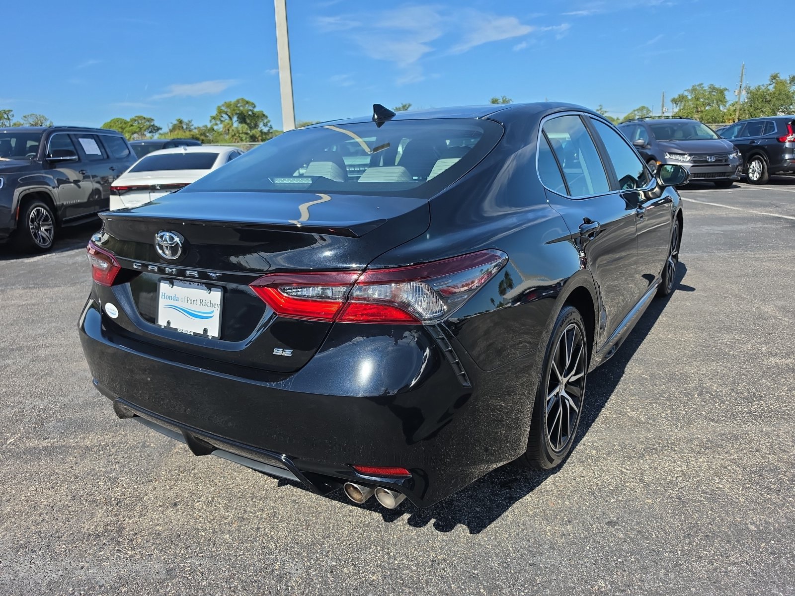 Used 2021 Toyota Camry SE FWD image 4