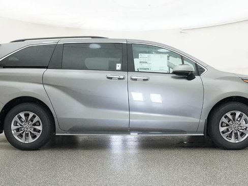 New 2026 Toyota Sienna XLE FWD image 13