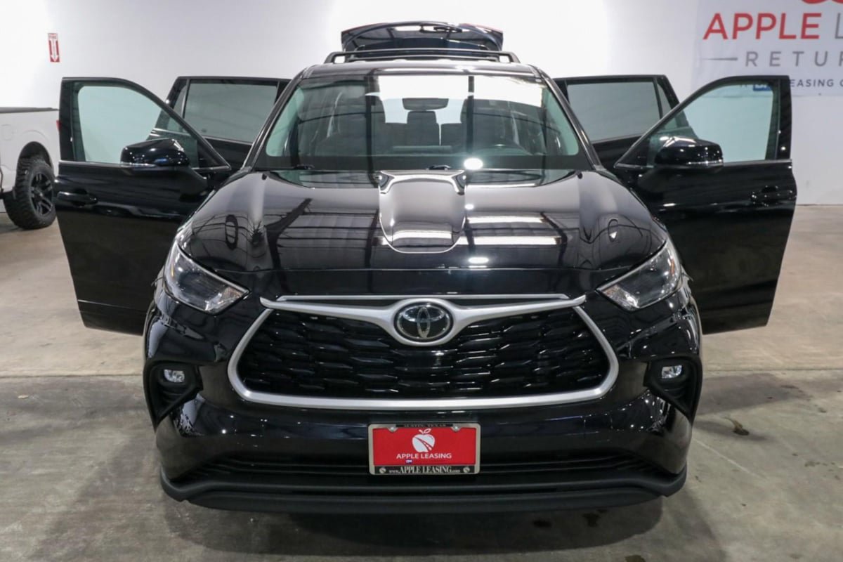 Used 2022 Toyota Highlander LE FWD image 26