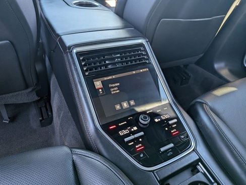 Used 2019 Porsche Panamera 4 image 17
