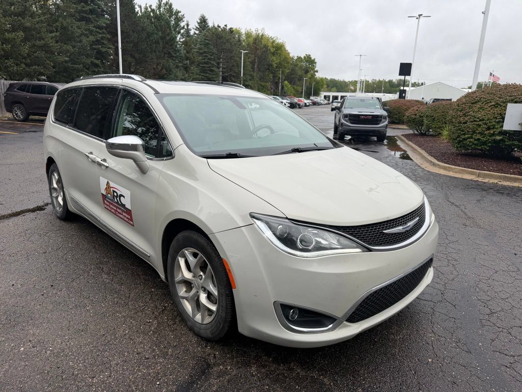 Used 2019 Chrysler Pacifica Limited FWD image 3